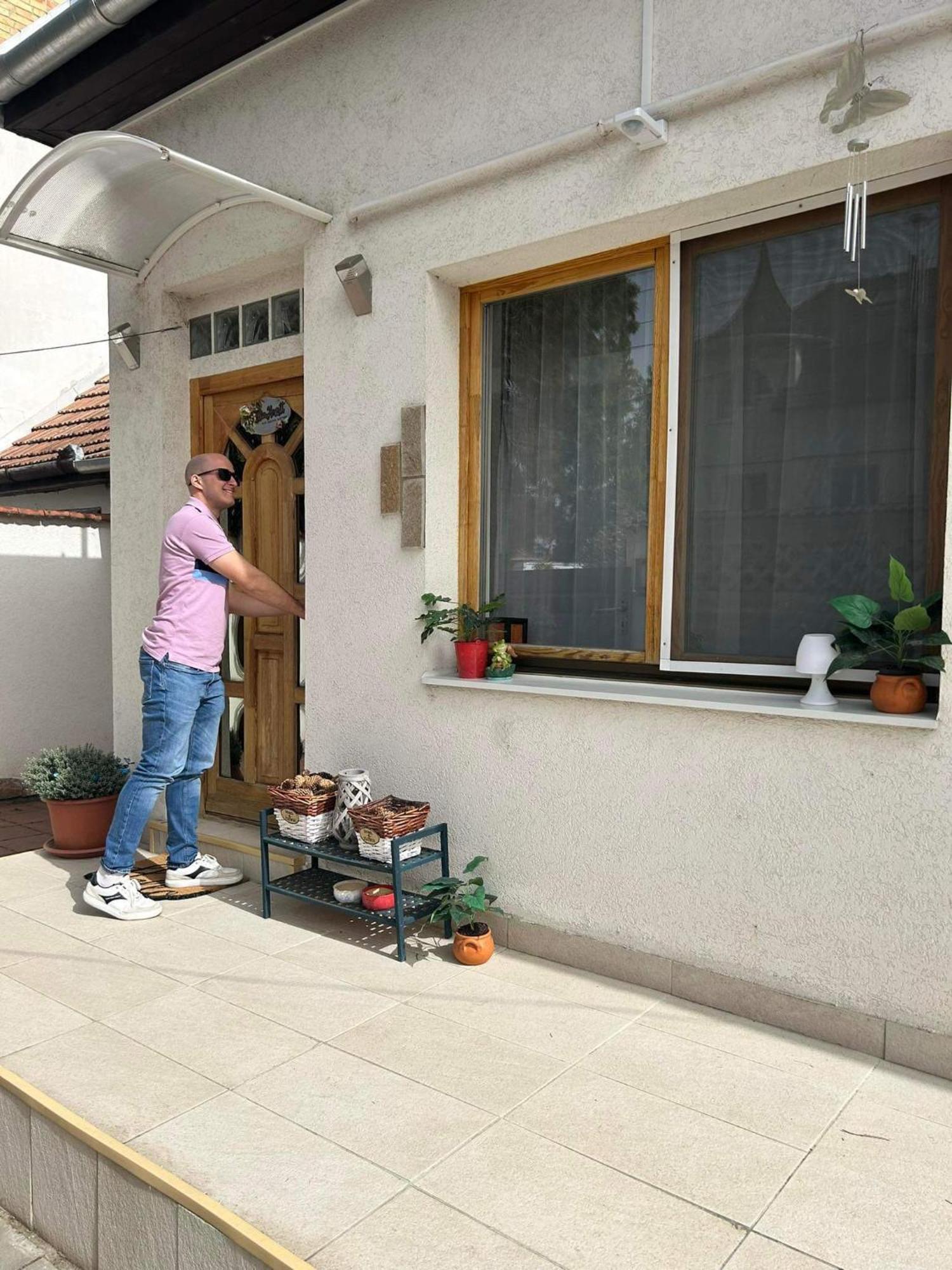 Tavaszpart Vendeghaz Apartment แซแก็ด ภายนอก รูปภาพ