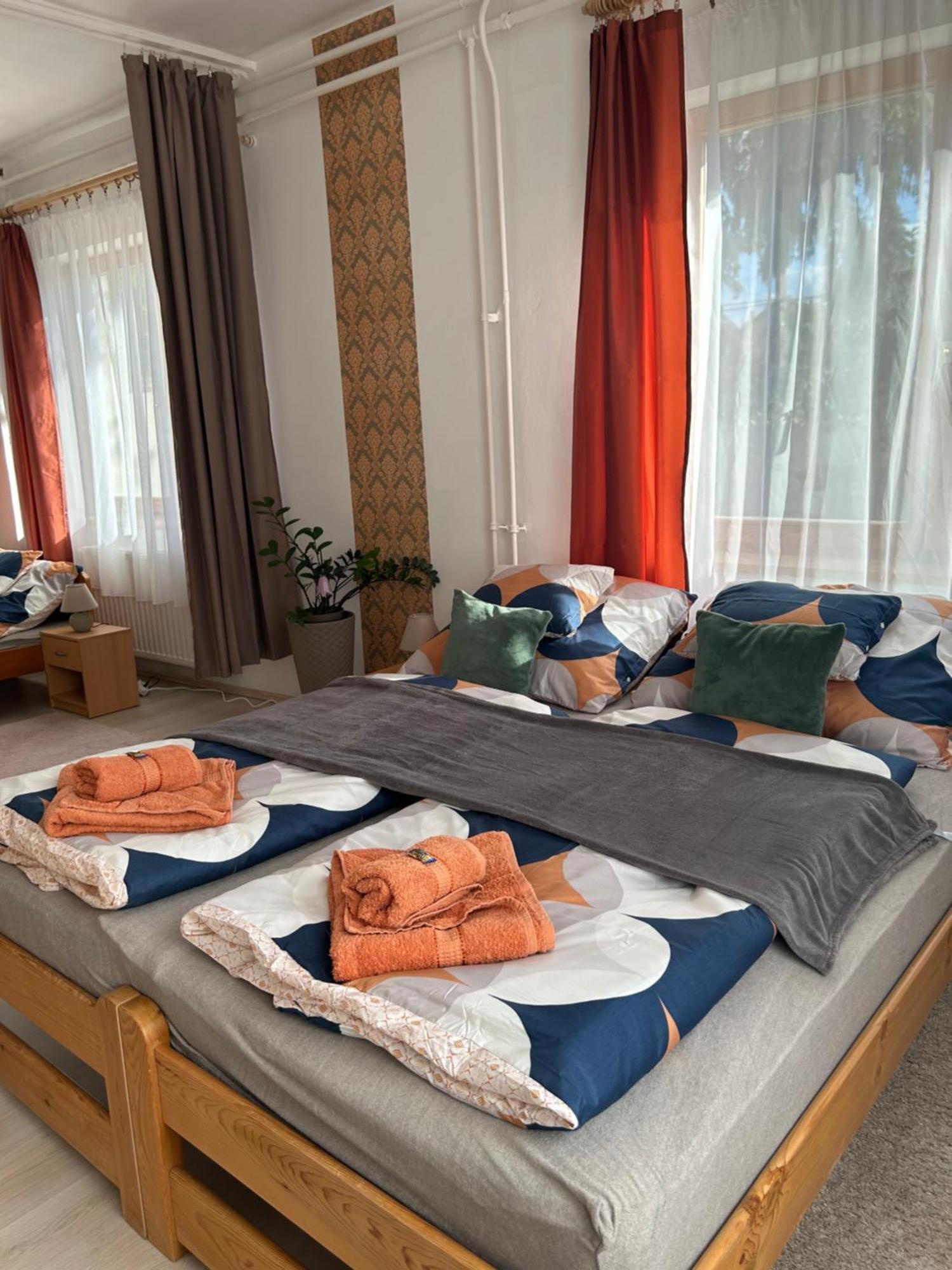 Tavaszpart Vendeghaz Apartment แซแก็ด ภายนอก รูปภาพ