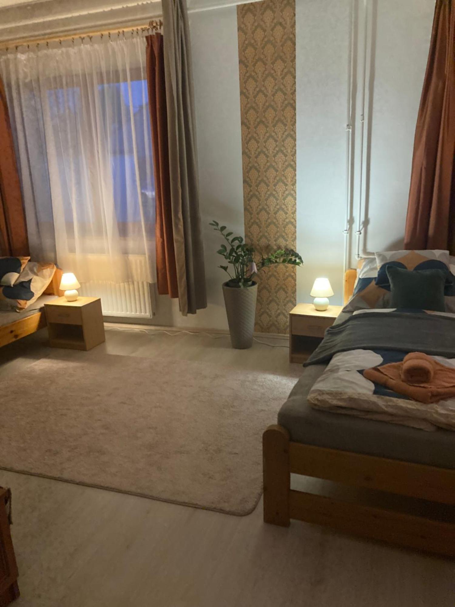 Tavaszpart Vendeghaz Apartment แซแก็ด ภายนอก รูปภาพ