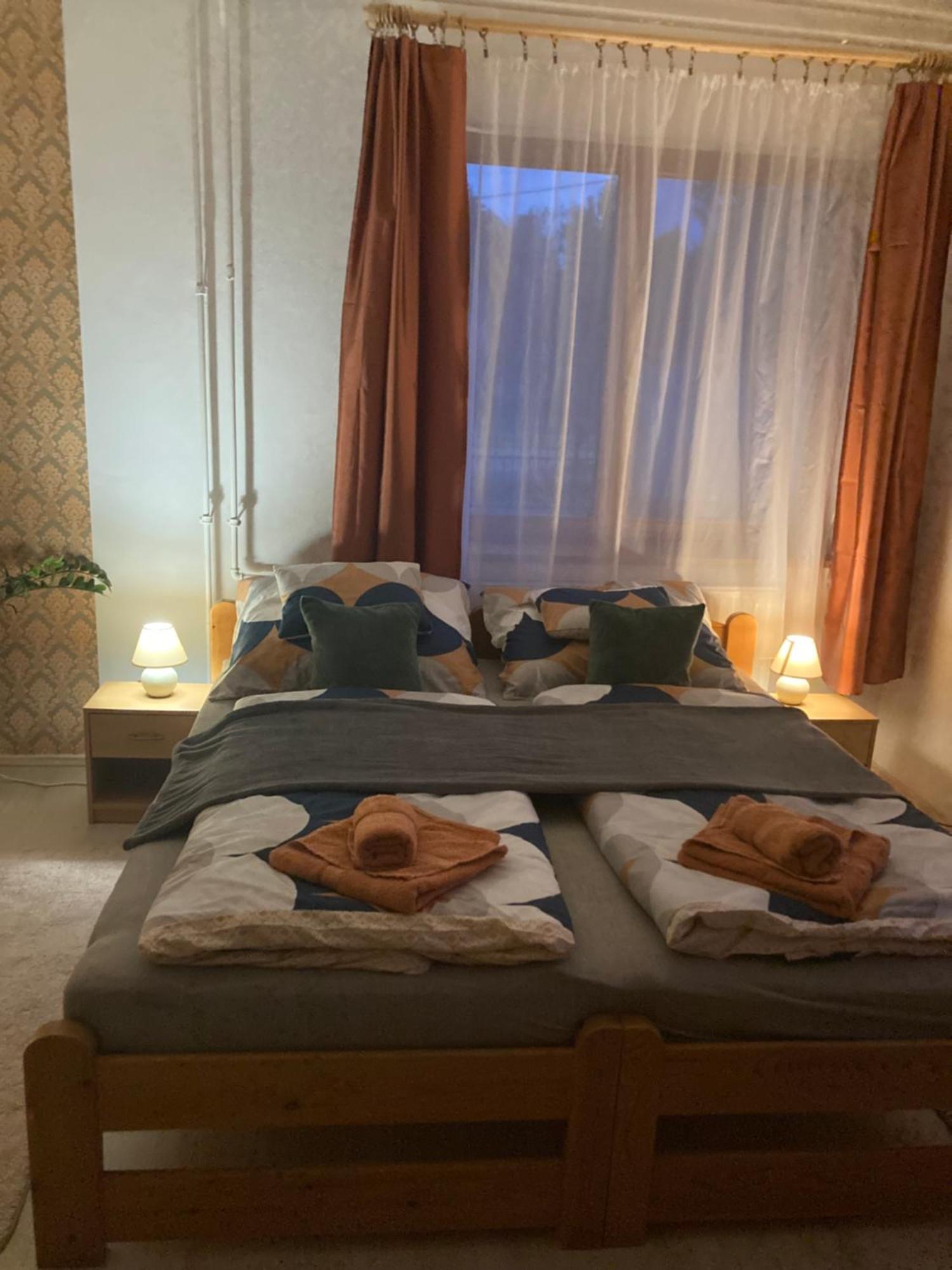 Tavaszpart Vendeghaz Apartment แซแก็ด ภายนอก รูปภาพ